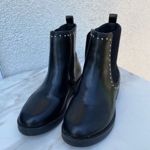 Kids Zara boots with silver studs